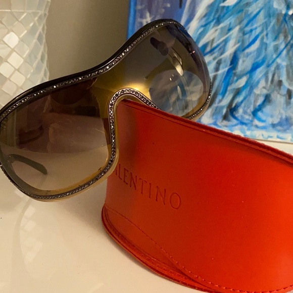 Valentino sunglasses main image 4